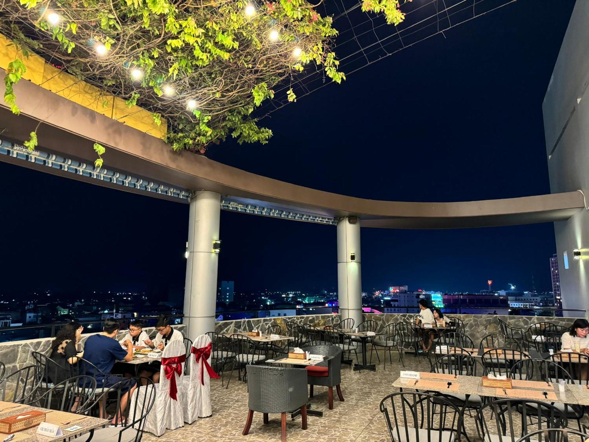 Hoa Binh 1 Hotel Long Xuyên Exterior foto
